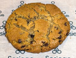 Galleta de mantequilla y chocolate chips